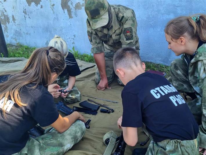 Кузбасские школьники побывали в гостях у разведчиков Росгвардии