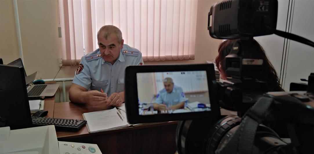 Журналисты ГТРК «Карачаево-Черкесия» подготовили сюжет о работе отделения лицензионно-разрешительной работы Росгвардии
