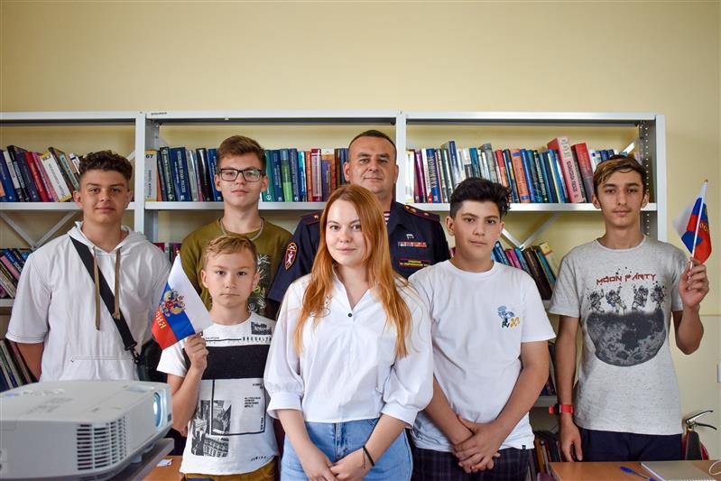 Росгвардейцы Северо-Кавказского округа Росгвардии приняли участие в праздничных мероприятиях, посвященных Дню государственного флага России