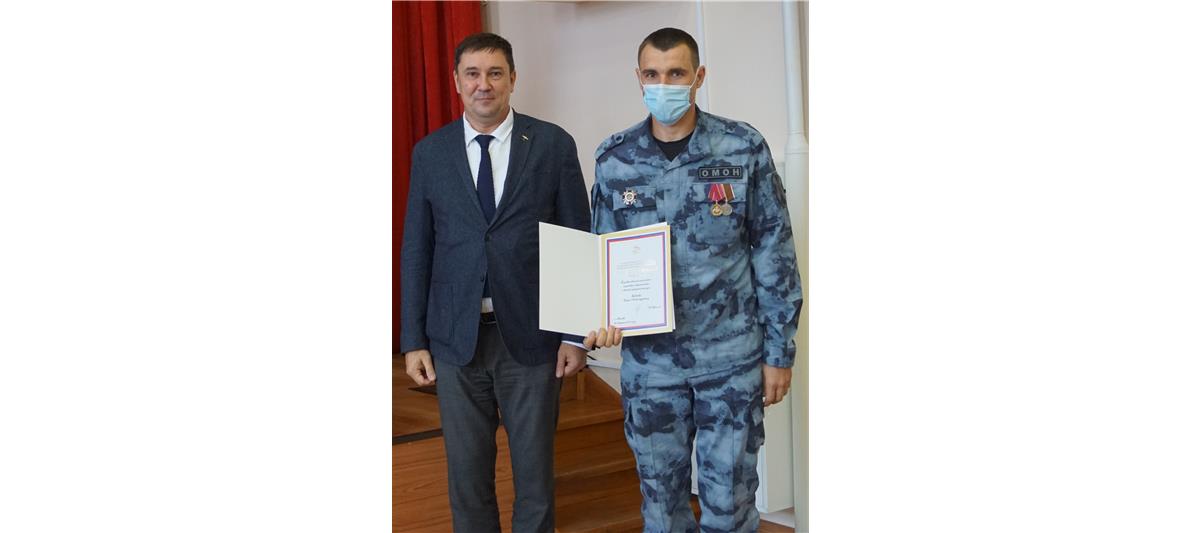 Главный федеральный инспектор по Липецкой области вручил благодарственные письма росгвардейцам