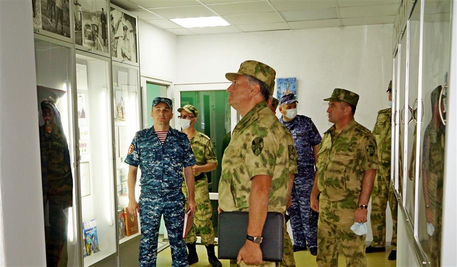 Командующий южным округом проинспектировал подразделения  Росгвардии, дислоцирующиеся в Республике Крым и Севастополе 
