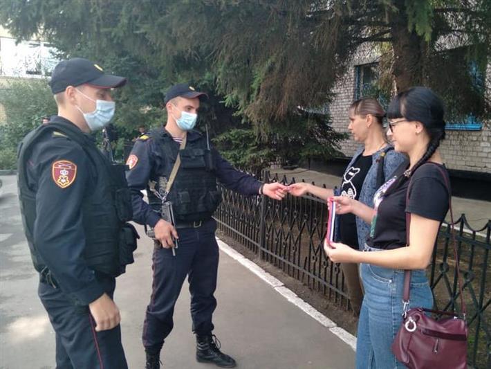 Военнослужащие и сотрудники Сибирского округа  Росгвардии отметили День Государственного флага России