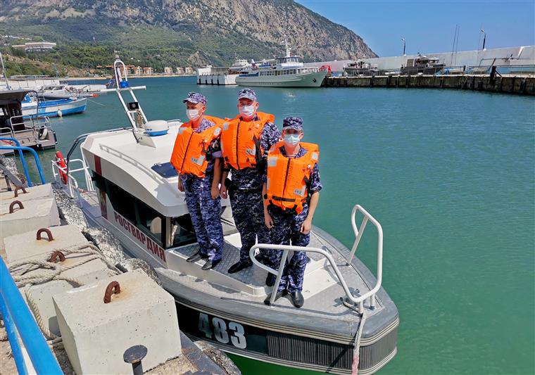 Экипаж патрульного катера Росгвардии спас туристку в Чёрном море