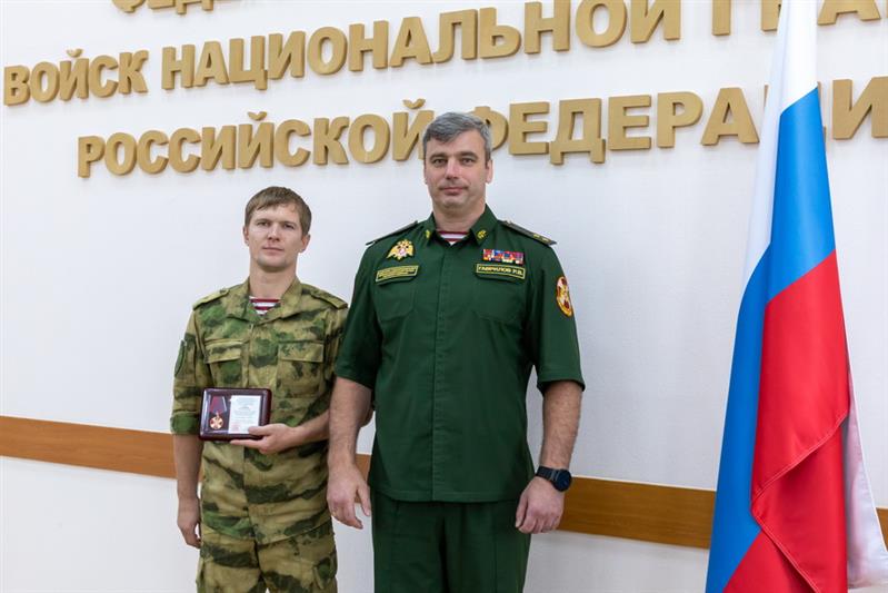 Заместитель директора Росгвардии генерал-лейтенант Роман Гаврилов вручил ведомственные награды войсковым спортсменам 