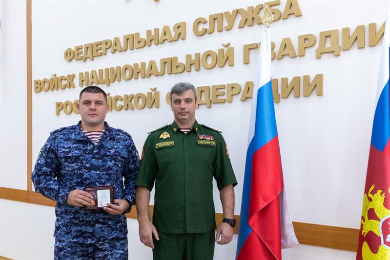Заместитель директора Росгвардии генерал-лейтенант Роман Гаврилов вручил ведомственные награды войсковым спортсменам 