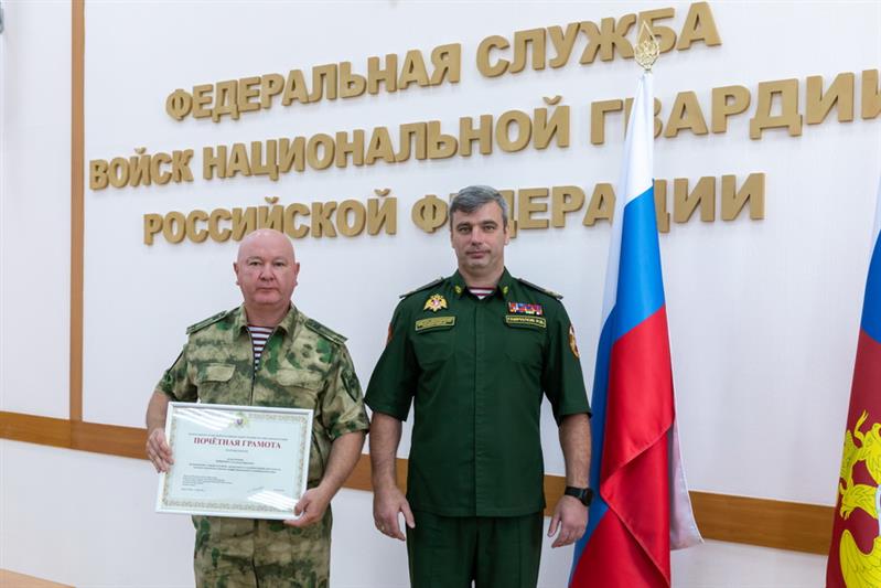 Заместитель директора Росгвардии генерал-лейтенант Роман Гаврилов вручил ведомственные награды войсковым спортсменам 