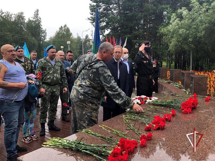 На Урале Росгвардия обеспечивает правопорядок в период празднования Дня ВДВ