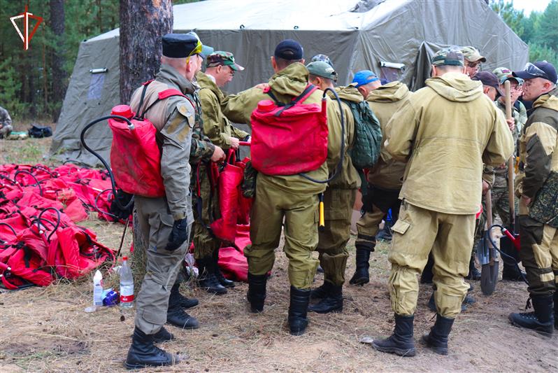 Подразделения Росгвардии тушат лесной пожар в Марий Эл