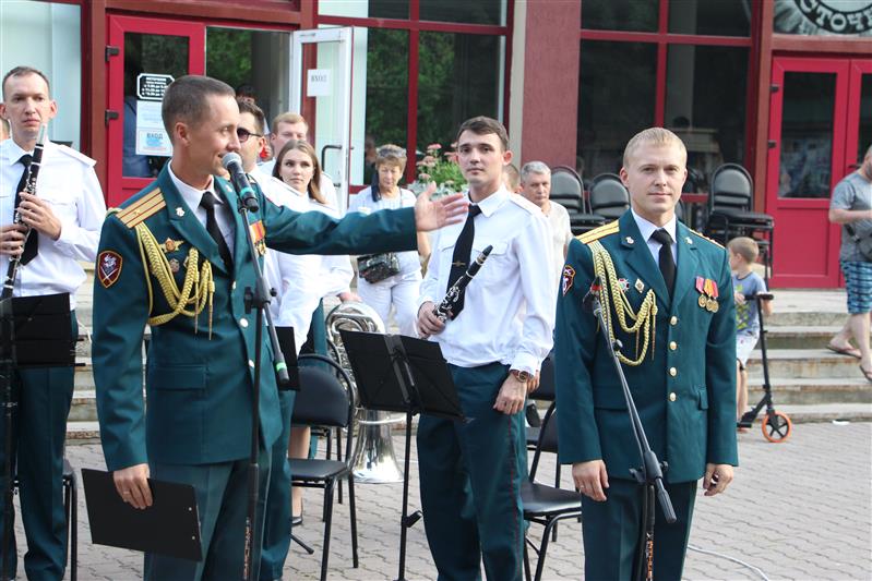 Военный оркестр штаба Северо-Кавказского округа Росгвардии поздравил жителей и гостей Ессентуков с Днем города