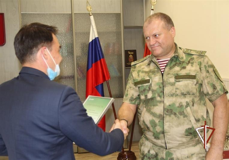 Росгвардию поблагодарили за надёжную охрану объектов Сбербанка в Тюменской области 