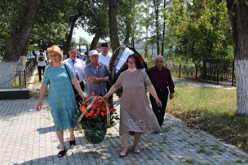 Дочь погибшего красноармейца поблагодарила военнослужащих Росгвардии за заботу о воинском захоронении