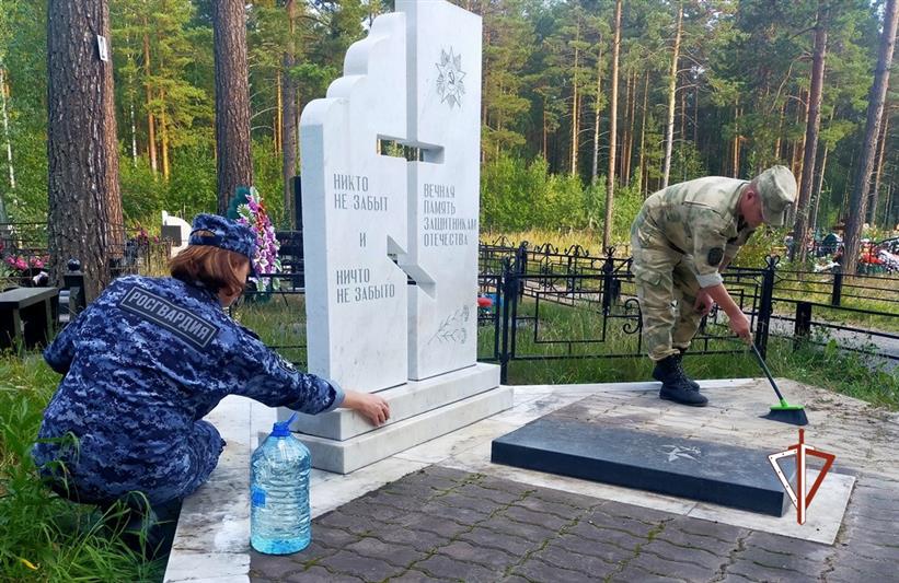 Тюменские росгвардейцы участвуют в ведомственной акции «На страже памяти»