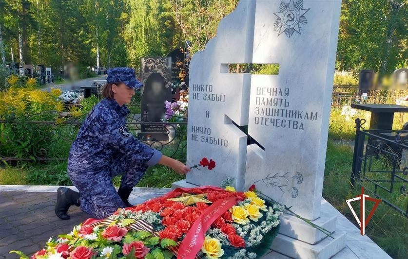 Тюменские росгвардейцы участвуют в ведомственной акции «На страже памяти»