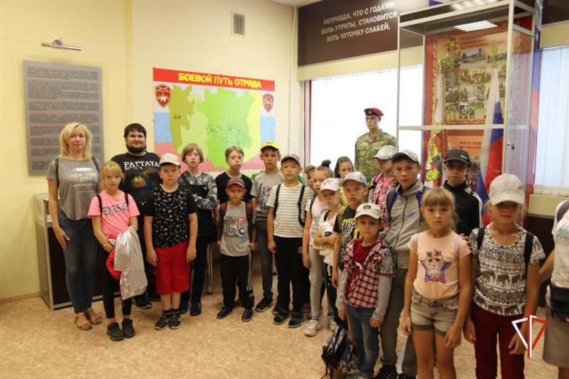 Бойцы отряда спецназа «Урал» провели экскурсию для школьников в рамках акции «Каникулы с Росгвардией» 