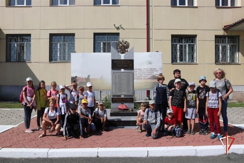 Бойцы отряда спецназа «Урал» провели экскурсию для школьников в рамках акции «Каникулы с Росгвардией» 