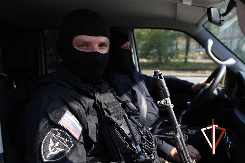 Спецназовцы Росгвардии оказали первую медпомощь пострадавшей из-за ДТП в Челябинске
