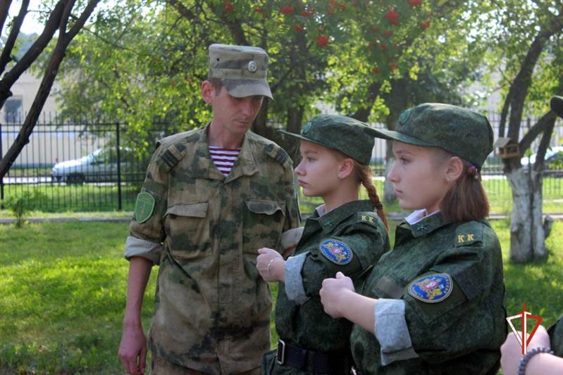 Росгвардейцы участвуют в проведении военно-полевого сбора для уральских кадет 