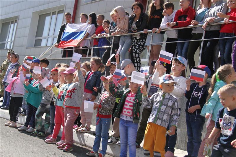 Военнослужащие и сотрудники Сибирского округа  Росгвардии отметили День Государственного флага России