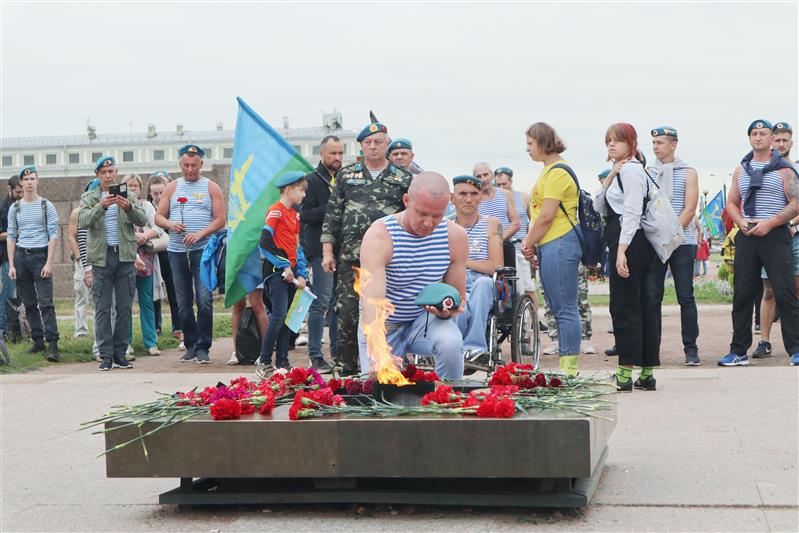В Санкт-Петербурге сотрудники Росгвардии обеспечили общественный порядок в День воздушно-десантных войск