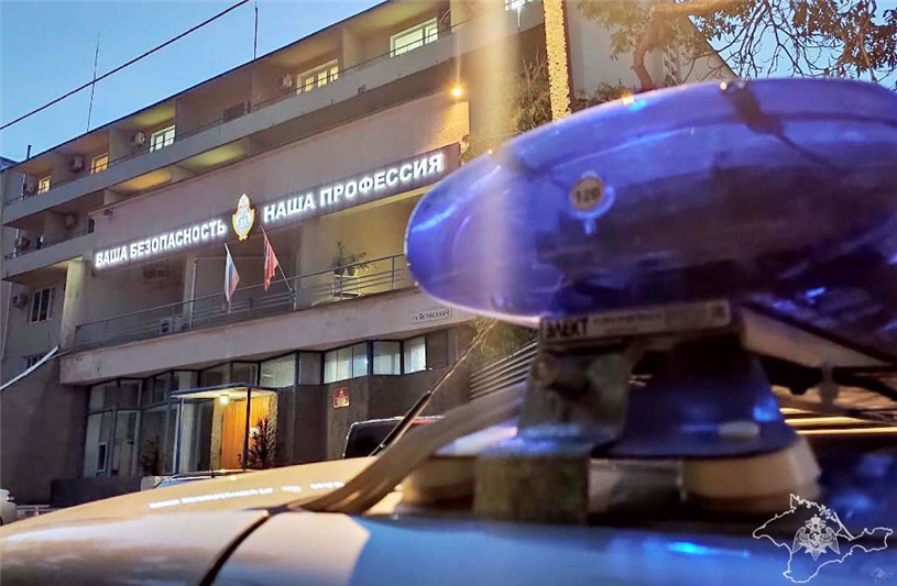 Росгвардейцы в Севастополе задержали подозреваемого в надругательстве над государственным флагом России 