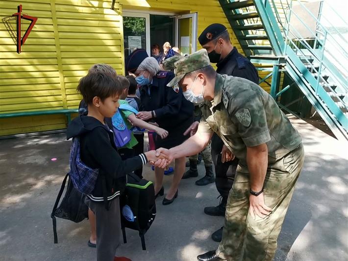 Росгвардейцы Приангарья поучаствовали в акции «Собери ребёнка в школу»