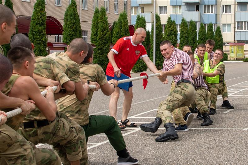 В Пятигорске росгвардейцы отметили День государственного флага