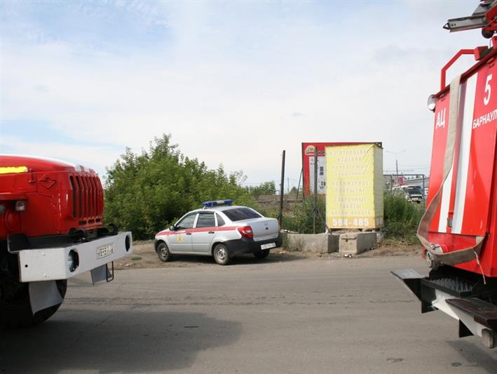 Росгвардейцы оказали помощь в тушении пожара на предприятии в Барнауле