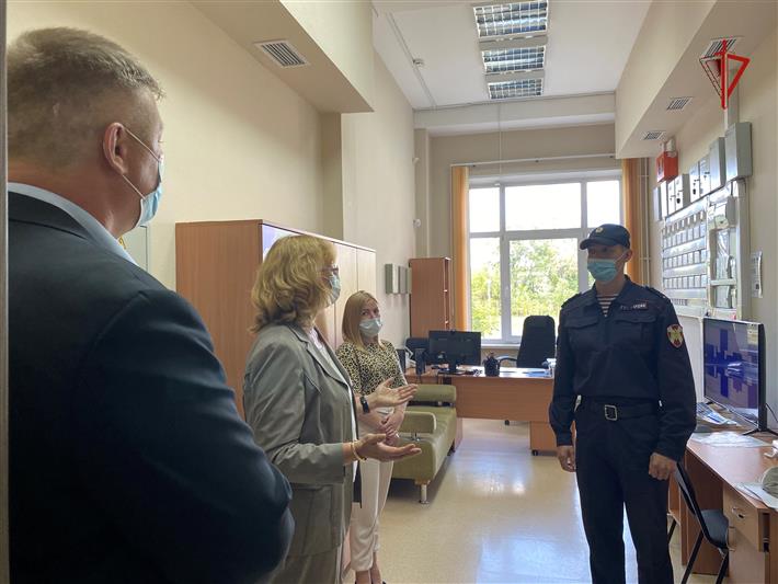 Росгвардия проверяет безопасность образовательных учреждений Сибири