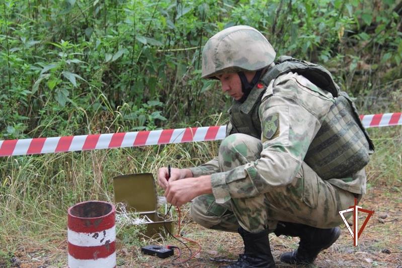 В Тюмени взрывотехники и сапёры Росгвардии отработали практические действия в рамках полевого выхода
