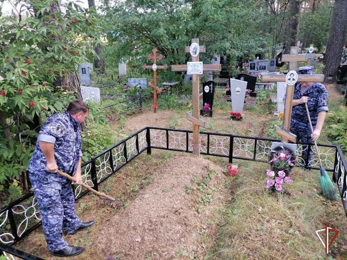 В Свердловской области продолжается патриотическая акция Росгвардии «На страже памяти»