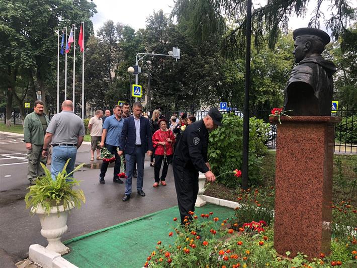 В Подмосковье росгвардейцы почтили память Героя России Александра Монетова