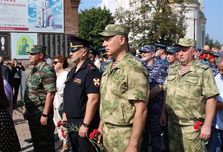  Росгвардейцы почтили память жертв трагедии в Беслане 