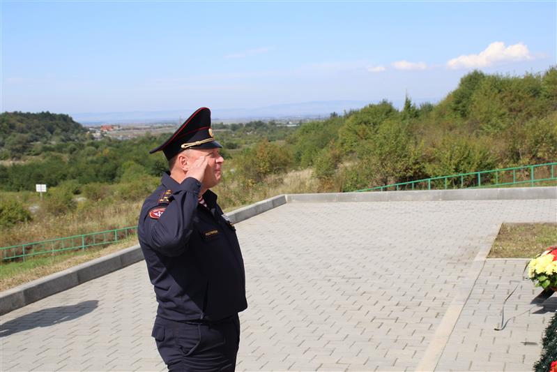 Росгвардейцы почтили память жертв катастрофы в Кармадонском ущелье