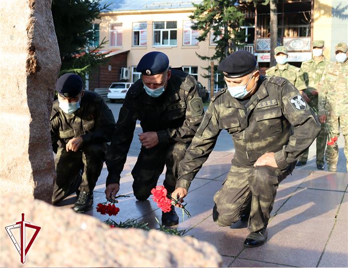 Памятные мероприятия ко Дню солидарности в борьбе с терроризмом проходят в Сибирском округе Росгвардии