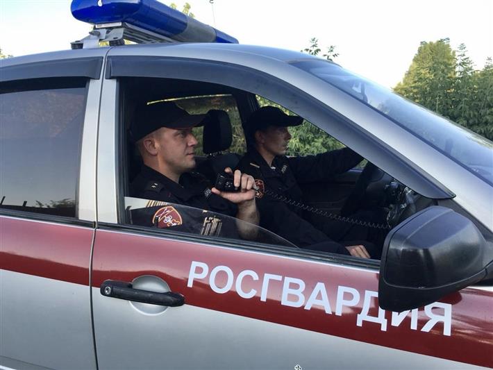 В Омске росгвардейцы пресекли опасное движение автомобиля под управлением нетрезвого водителя 