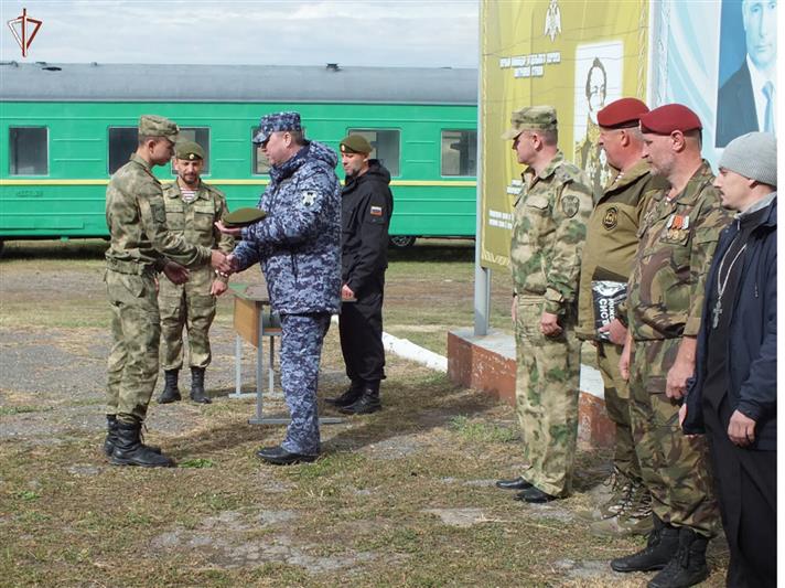 Кадеты профильных классов Росгвардии прошли испытание на право ношения оливкового берета