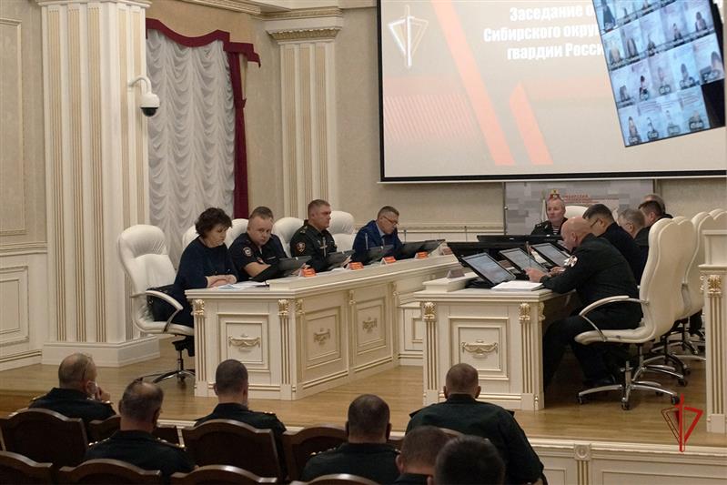 В преддверии Единого дня голосования в Сибирском округе Росгвардии прошло заседание оперативного штаба 