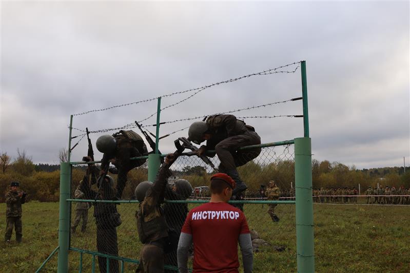Спецназовцы Росгвардии прошли испытания на право ношения крапового берета в Новосибирской области 