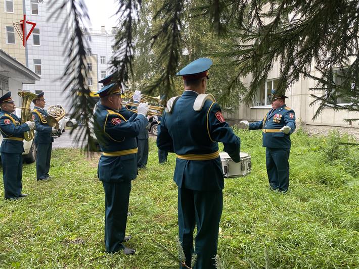Росгвардейцы подарили праздник маленьким пациентам томской больницы