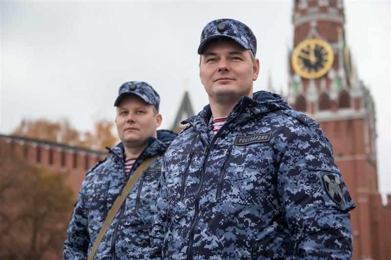 Начальник столичного главка Росгвардии поздравил личный состав с 5-летием территориального органа