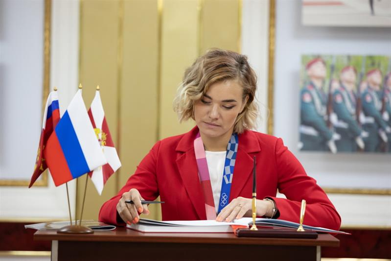 Генерал армии Виктор Золотов вручил спортсменам-олимпийцам Росгвардии ведомственные награды