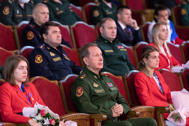Генерал армии Виктор Золотов вручил спортсменам-олимпийцам Росгвардии ведомственные награды
