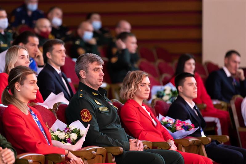 Генерал армии Виктор Золотов вручил спортсменам-олимпийцам Росгвардии ведомственные награды
