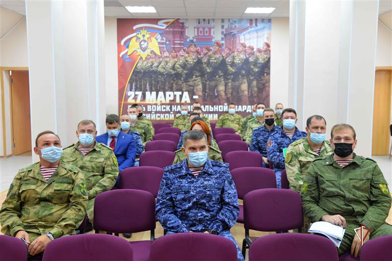 Командующий Уральским округом Росгвардии проинспектировал подразделения ведомства на Ямале 