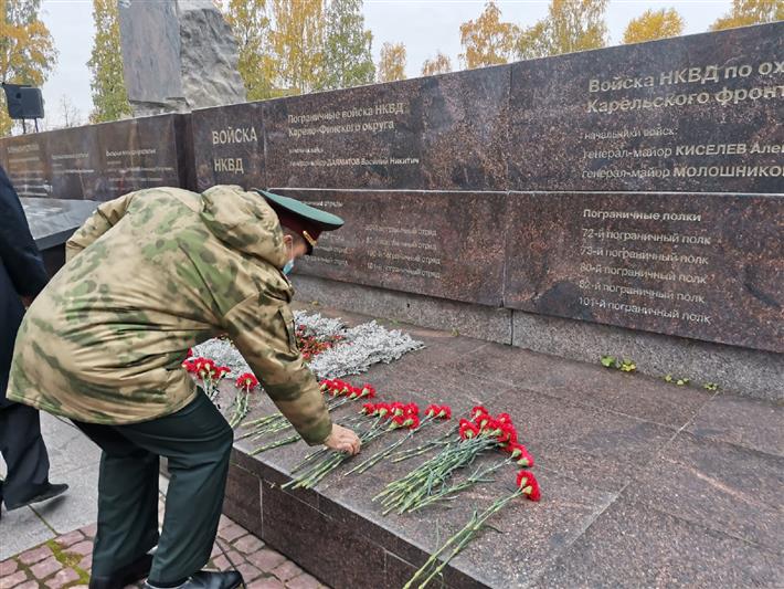 Представители Росгвардии почтили память воинов, освобождавших от фашистов Карелию