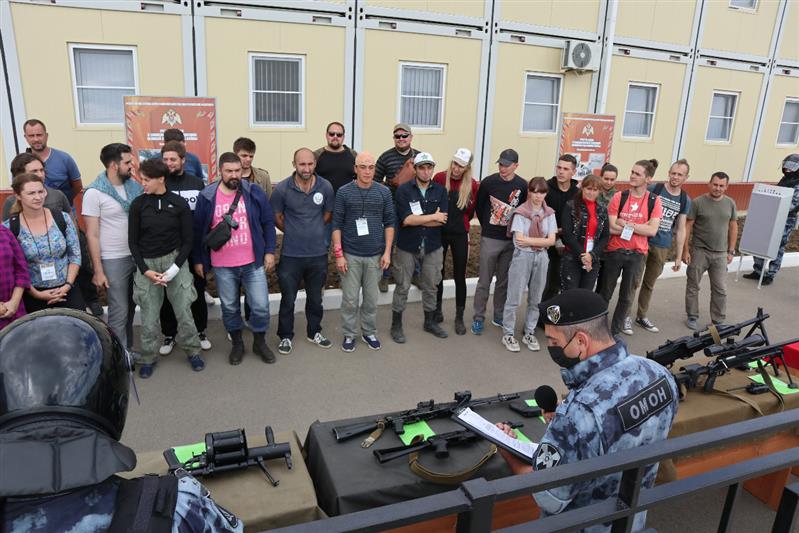 Спецназ Росгвардии в Керчи провел уникальный мастер-класс для представителей СМИ  