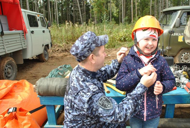 Кировские росгвардейцы поддержали всероссийскую экологическую акцию "Сохраним лес"