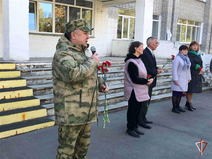 Память погибшего воина правопорядка увековечили в Кургане (видео)