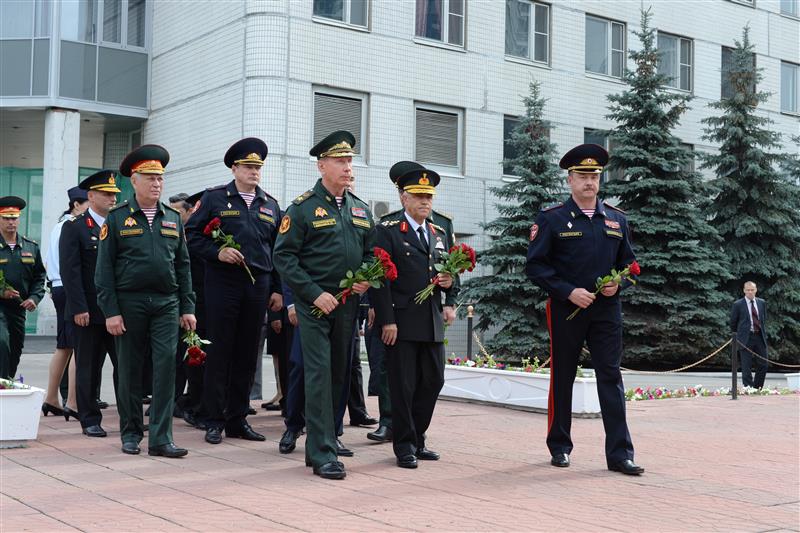 Начальник столичного главка Росгвардии поздравил личный состав с 5-летием территориального органа