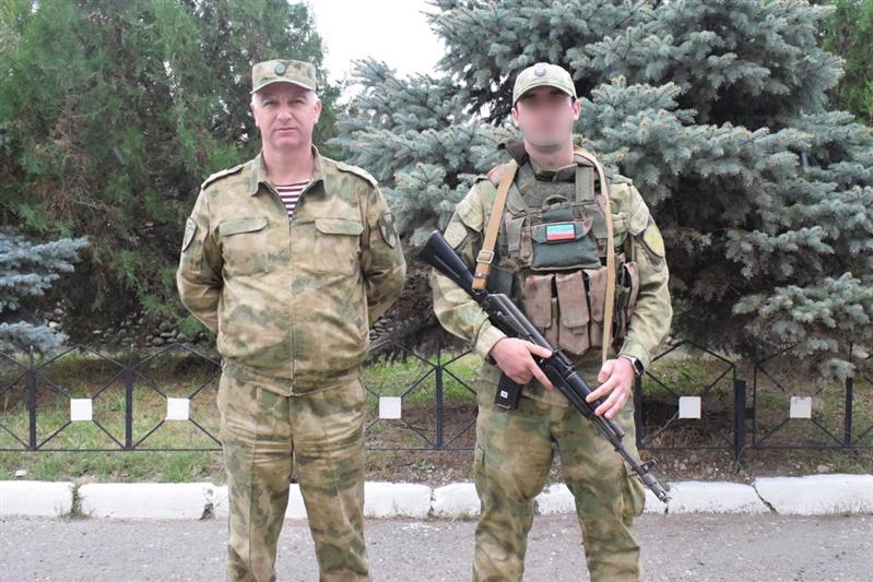 Сотрудники Росгвардии спасли жизнь упавшему в водоем пенсионеру в Махачкале (фото, видео)
